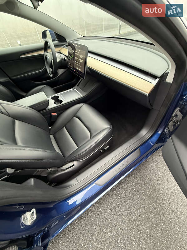 Седан Tesla Model 3 2022 в Днепре