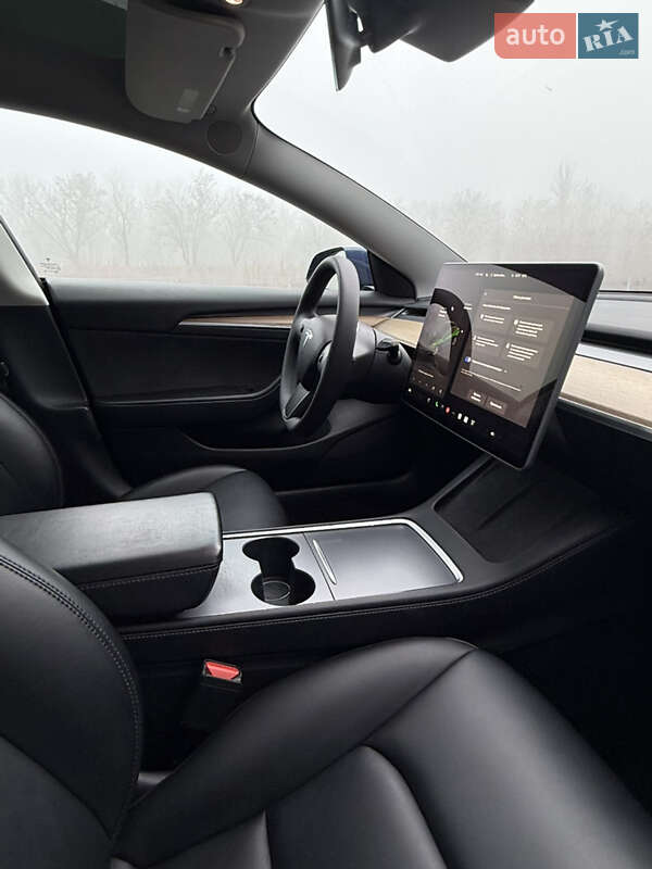 Седан Tesla Model 3 2022 в Днепре