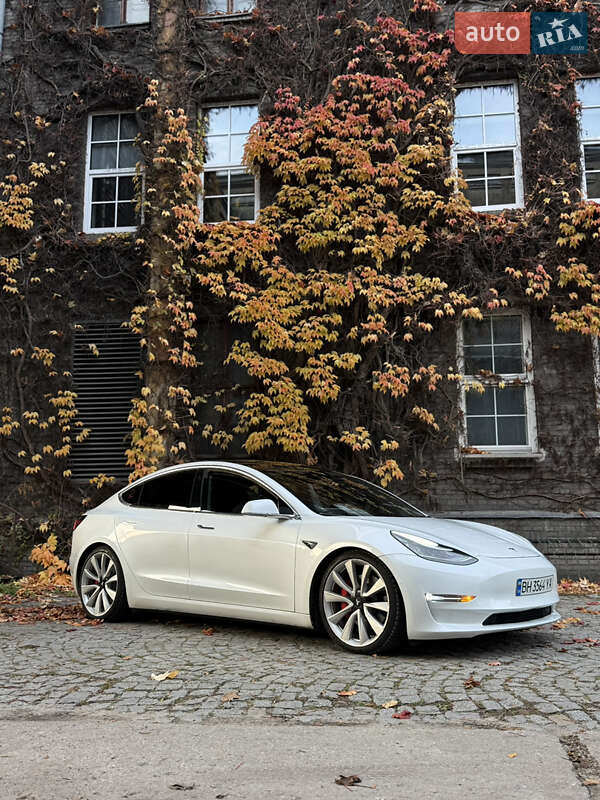 Седан Tesla Model 3 2019 в Львові