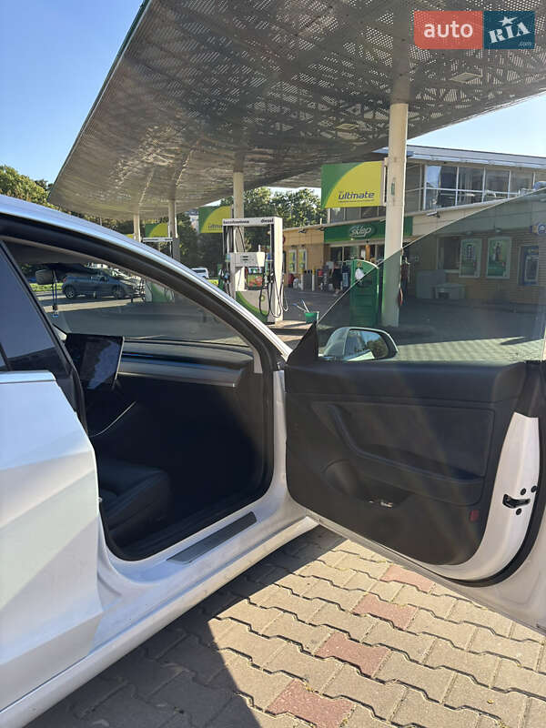 Седан Tesla Model 3 2019 в Львові