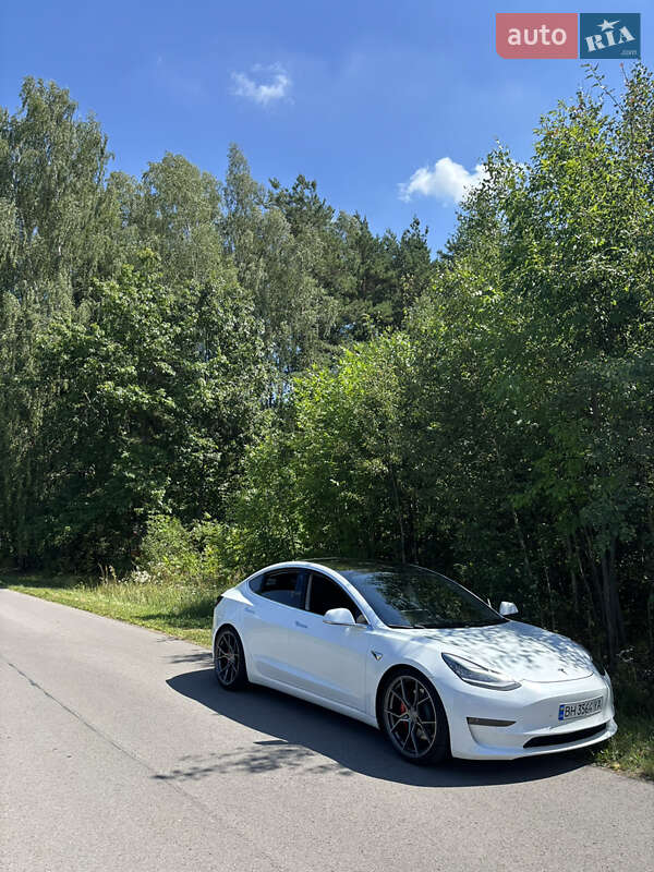 Седан Tesla Model 3 2019 в Львові