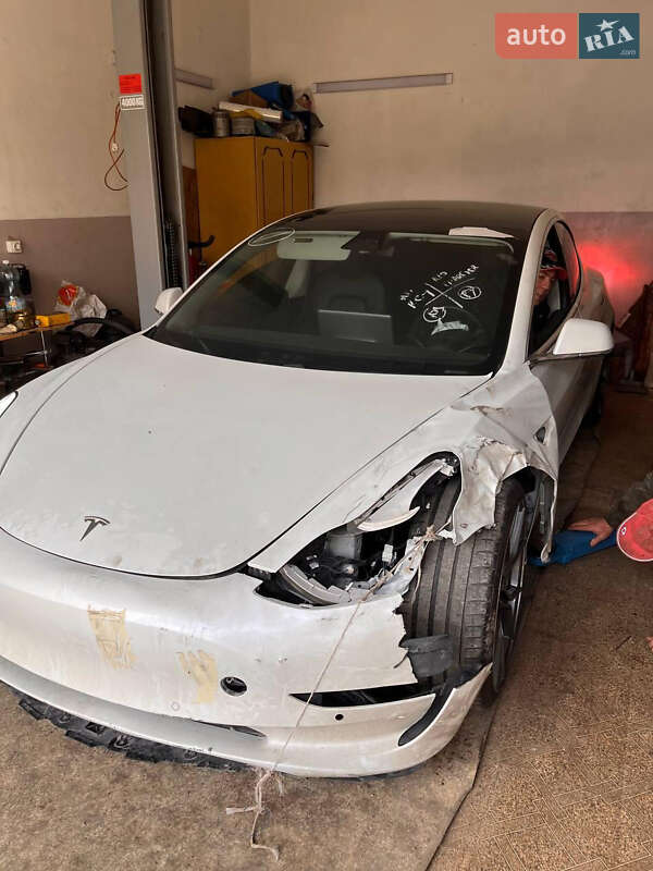 Седан Tesla Model 3 2019 в Львові