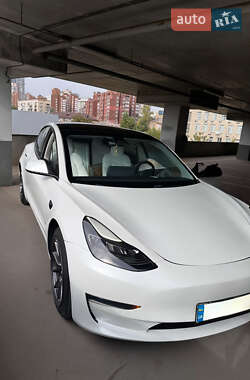 Седан Tesla Model 3 2021 в Киеве