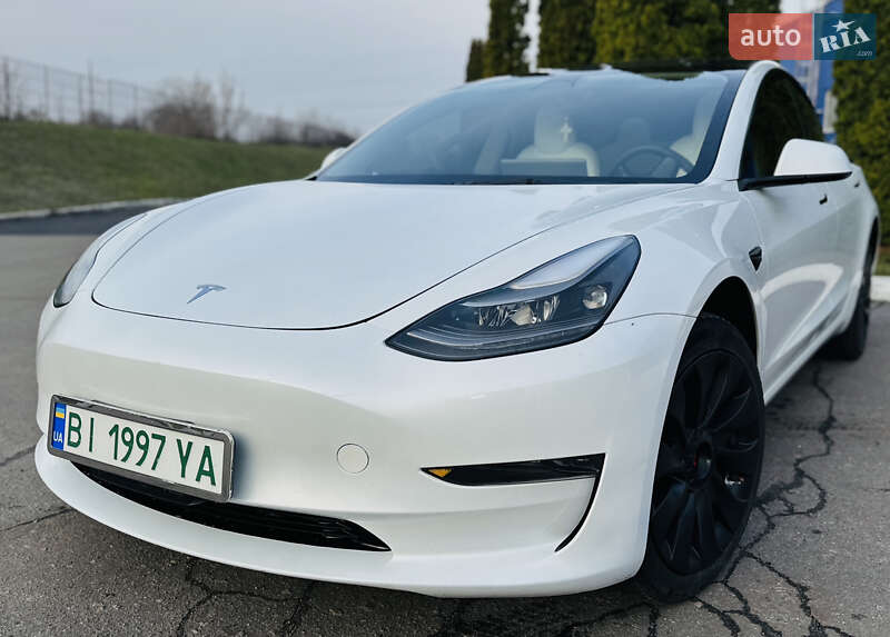 Седан Tesla Model 3 2023 в Полтаве