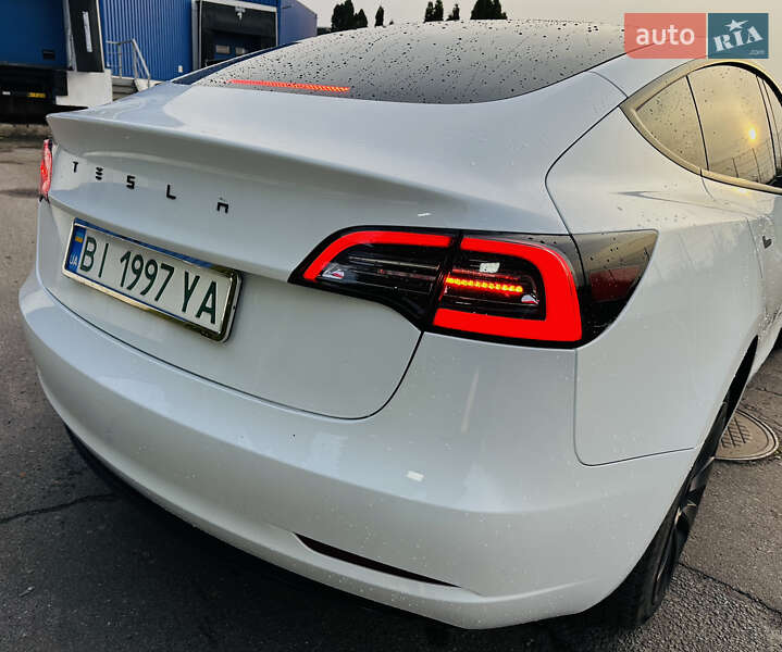 Седан Tesla Model 3 2023 в Полтаве