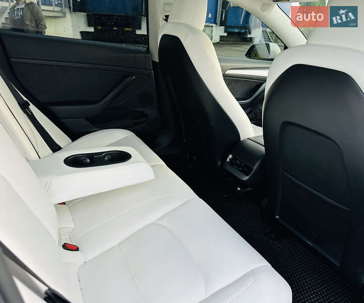 Седан Tesla Model 3 2023 в Полтаве