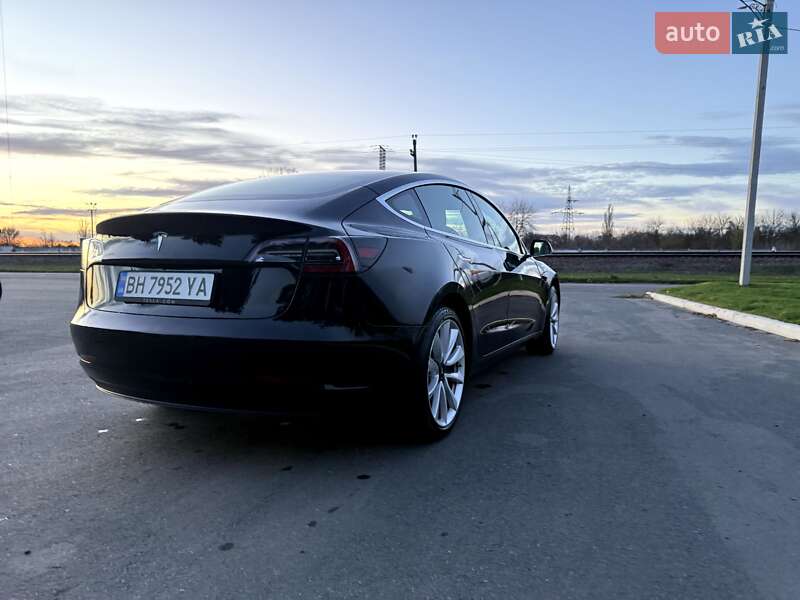 Седан Tesla Model 3 2019 в Ізмаїлі