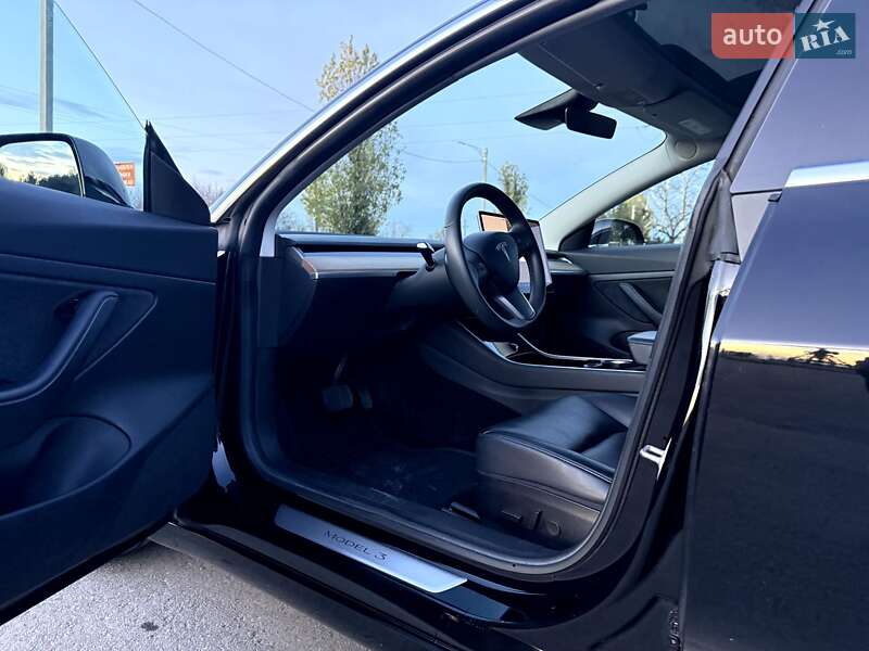 Седан Tesla Model 3 2019 в Ізмаїлі