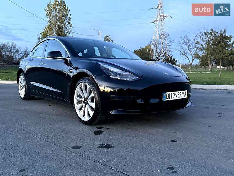 Седан Tesla Model 3 2019 в Ізмаїлі