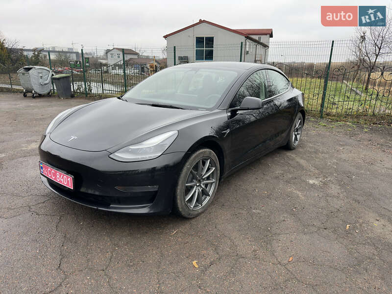 Седан Tesla Model 3 2022 в Львове