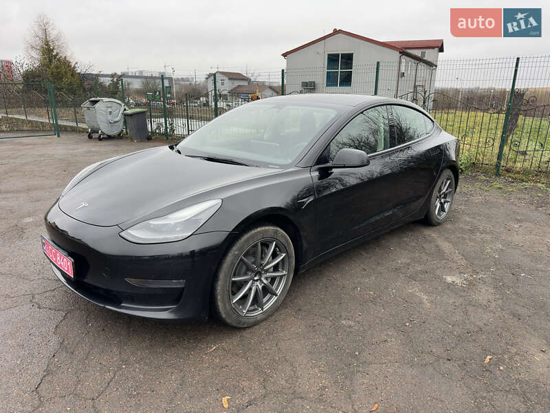 Седан Tesla Model 3 2022 в Львове