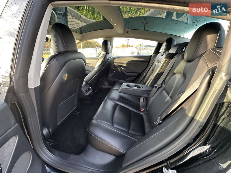 Седан Tesla Model 3 2022 в Львове