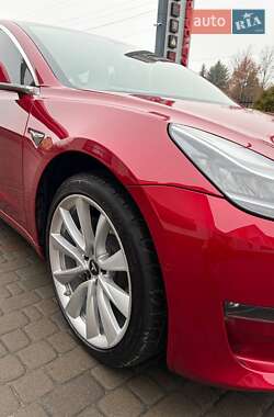 Седан Tesla Model 3 2018 в Луцке