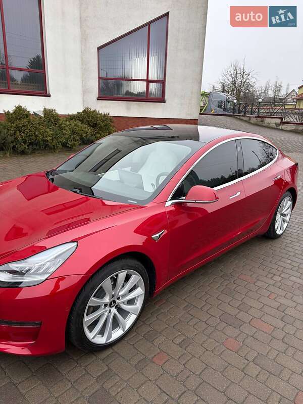 Седан Tesla Model 3 2018 в Луцьку
