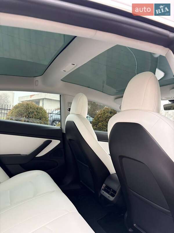 Седан Tesla Model 3 2018 в Луцьку