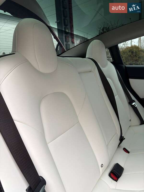 Седан Tesla Model 3 2018 в Луцьку