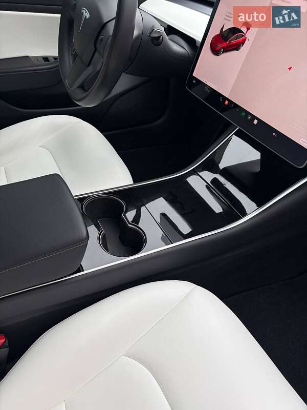 Седан Tesla Model 3 2018 в Луцьку