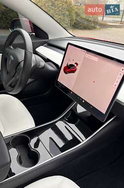 Седан Tesla Model 3 2018 в Луцке