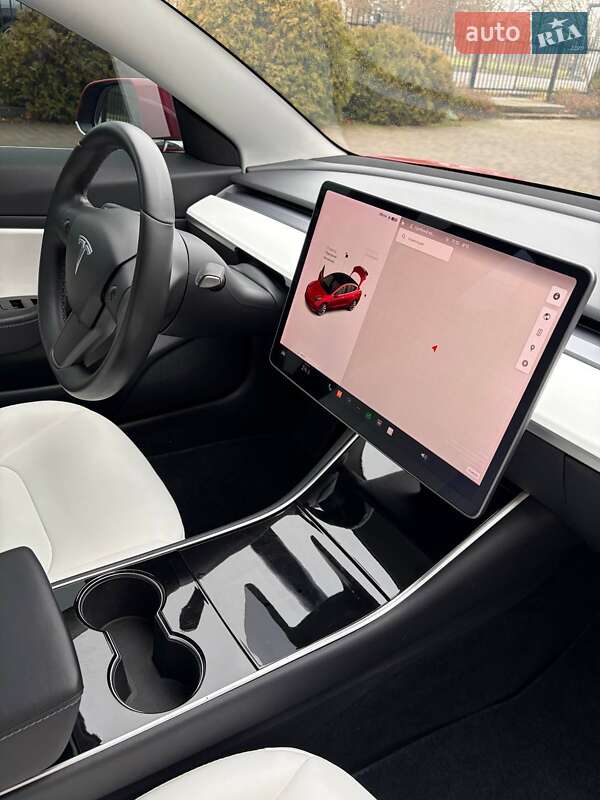 Седан Tesla Model 3 2018 в Луцьку