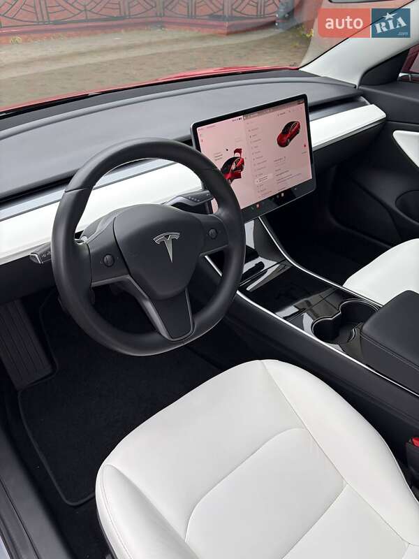 Седан Tesla Model 3 2018 в Луцьку