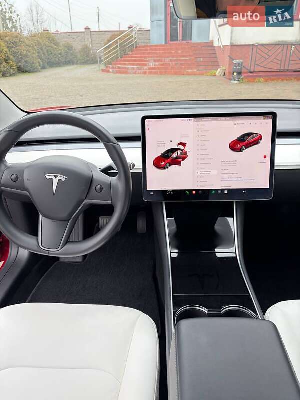 Седан Tesla Model 3 2018 в Луцьку