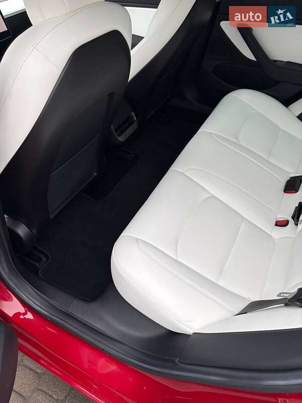 Седан Tesla Model 3 2018 в Луцьку