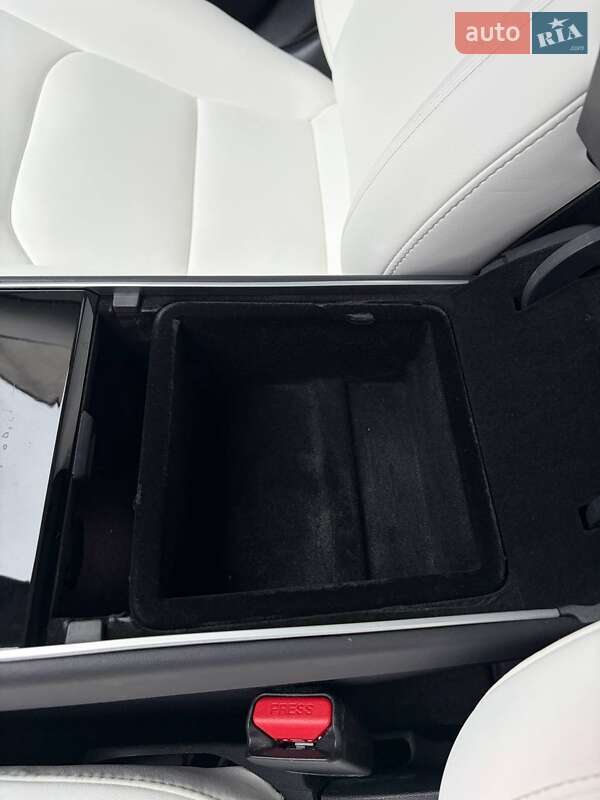 Седан Tesla Model 3 2018 в Луцьку