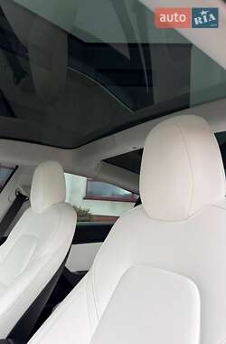 Седан Tesla Model 3 2018 в Луцке