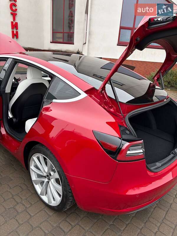 Седан Tesla Model 3 2018 в Луцьку