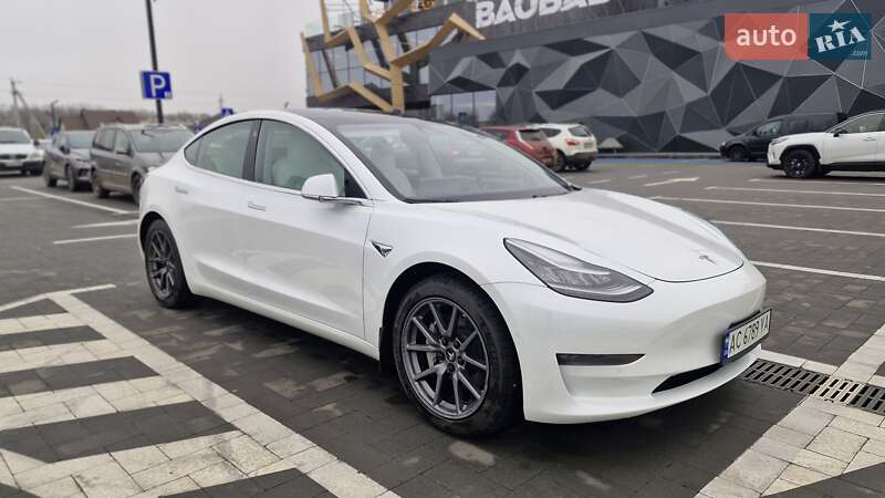 Tesla Model 3 2020