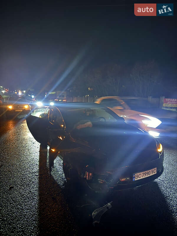 Седан Tesla Model 3 2019 в Львові