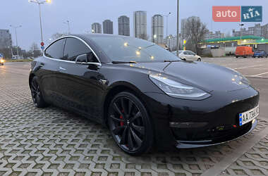 Седан Tesla Model 3 2019 в Киеве