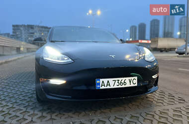 Седан Tesla Model 3 2019 в Киеве