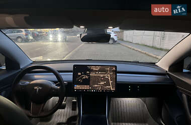 Седан Tesla Model 3 2019 в Киеве