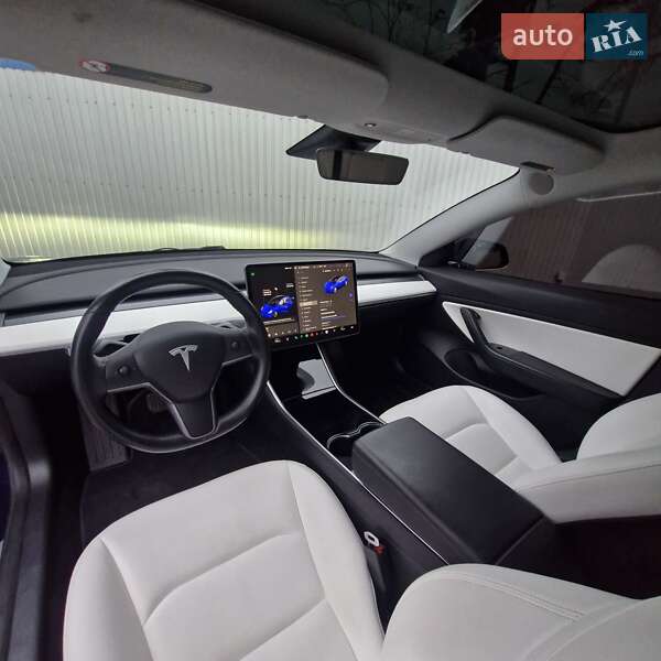 Седан Tesla Model 3 2019 в Смеле