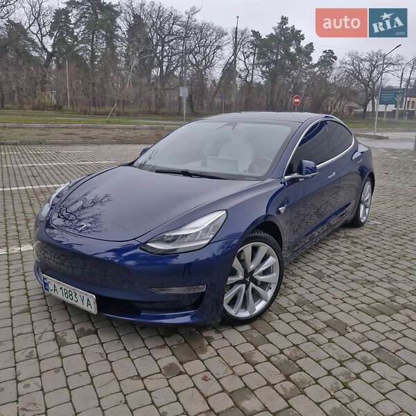 Седан Tesla Model 3 2019 в Смеле
