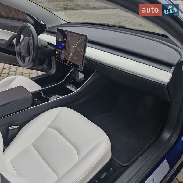 Седан Tesla Model 3 2019 в Смеле