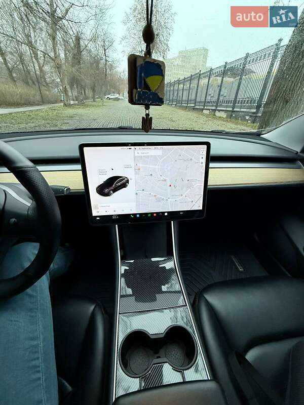 Седан Tesla Model 3 2019 в Харкові