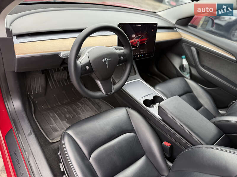 Седан Tesla Model 3 2022 в Ровно