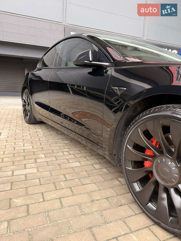 Седан Tesla Model 3 2022 в Киеве