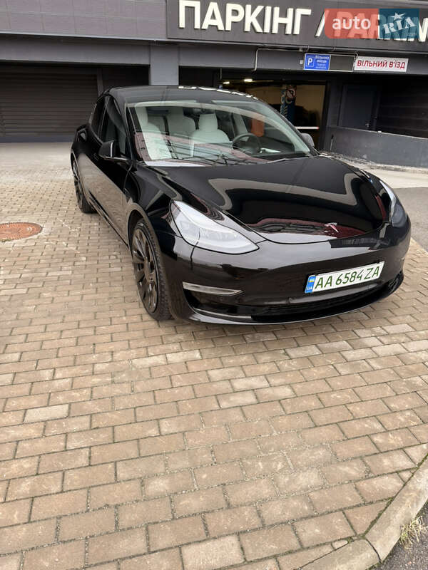 Седан Tesla Model 3 2022 в Киеве