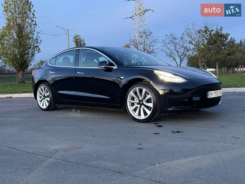 Седан Tesla Model 3 2019 в Ізмаїлі