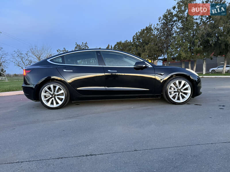 Седан Tesla Model 3 2019 в Ізмаїлі