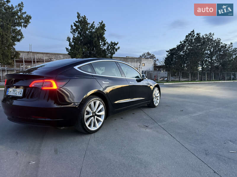 Седан Tesla Model 3 2019 в Ізмаїлі