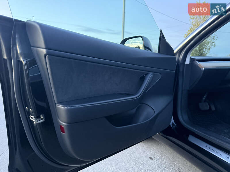 Седан Tesla Model 3 2019 в Ізмаїлі