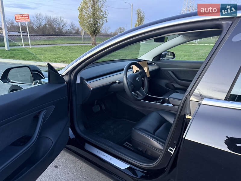 Седан Tesla Model 3 2019 в Ізмаїлі
