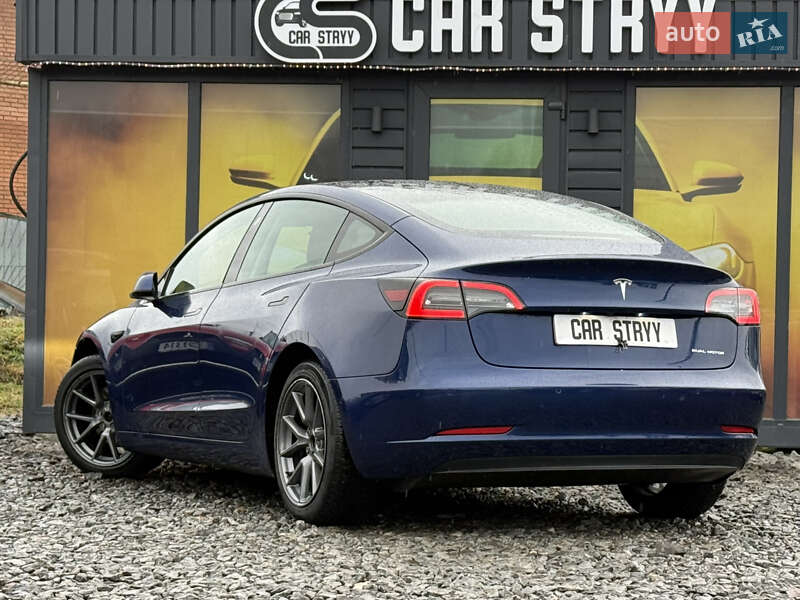 Седан Tesla Model 3 2022 в Стрию