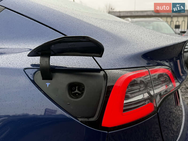 Седан Tesla Model 3 2022 в Стрию
