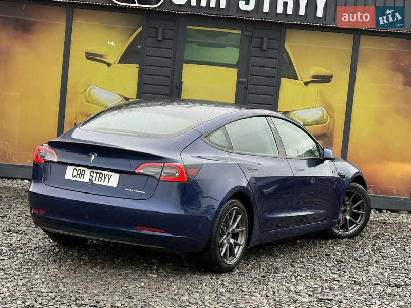 Седан Tesla Model 3 2022 в Стрию