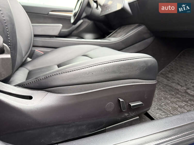 Седан Tesla Model 3 2022 в Стрию